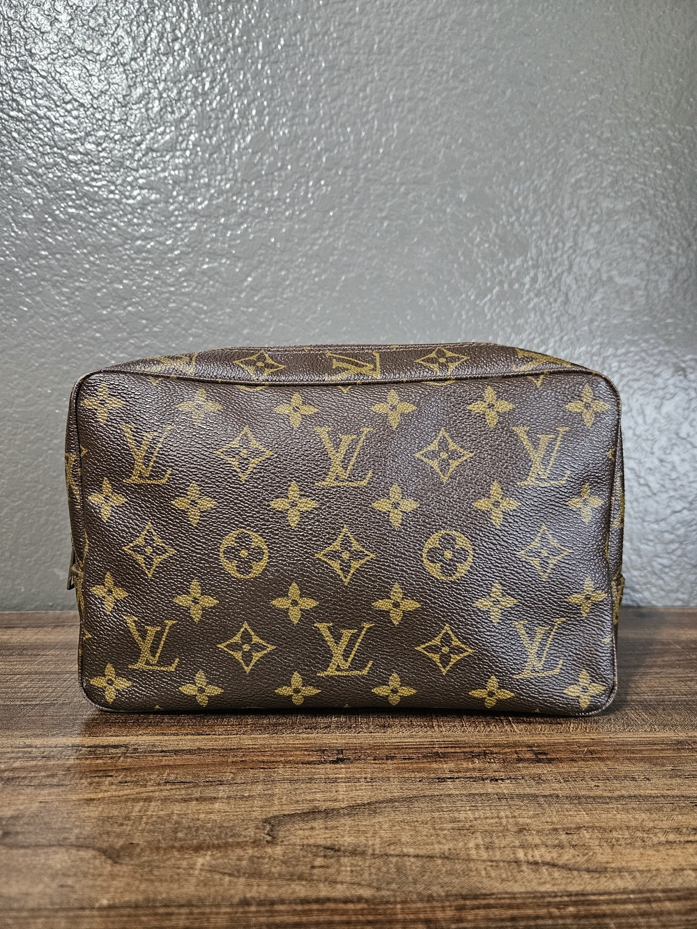 Firm Price‼️Authentic Louis Vuitton Vintage Trousse Monogram Canvas 24"